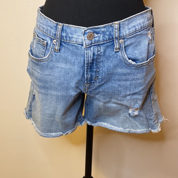 💖 2/$25 GAP Medium Wash Distressed Demin Shorts - Picture 1 of 6